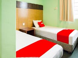 OYO 89408 Royal Hotel