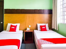 OYO 89408 Royal Hotel