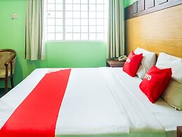 OYO 89408 Royal Hotel