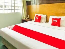 OYO 89408 Royal Hotel