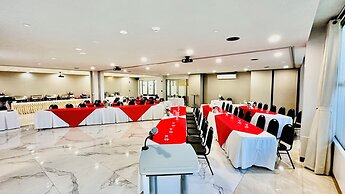 West Plaza Hotel at Lebuu Street
