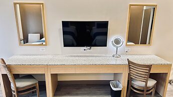 West Plaza Hotel at Lebuu Street