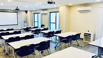 West Plaza Hotel at Lebuu Street