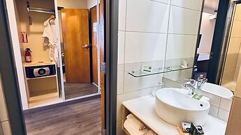 West Plaza Hotel at Lebuu Street