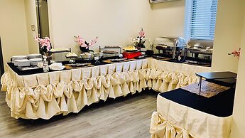 West Plaza Hotel at Lebuu Street