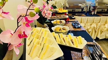 West Plaza Hotel at Lebuu Street