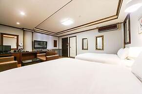 Sharp Hotel