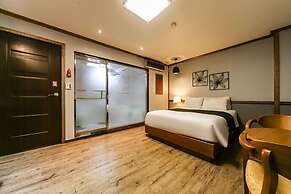 Sharp Hotel
