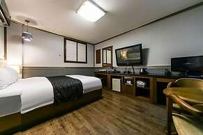 Sharp Hotel