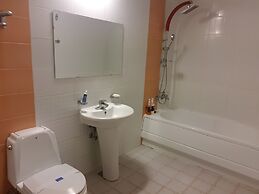 Sharp Hotel