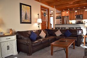 1320 Tennis Townhome 3 Bedroom Townhouse by RedAwning