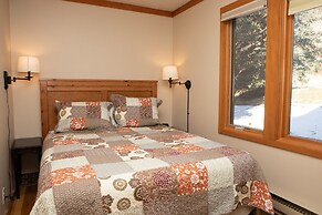 1320 Tennis Townhome 3 Bedroom Townhouse by RedAwning