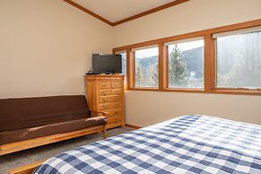 1320 Tennis Townhome 3 Bedroom Townhouse by RedAwning