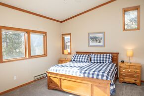 1320 Tennis Townhome 3 Bedroom Townhouse by RedAwning