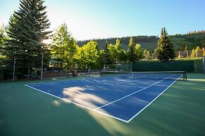 1320 Tennis Townhome 3 Bedroom Townhouse by RedAwning