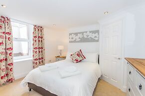 Admiralty street by Pureserviced