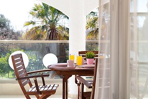 House of Paradise in front of the golf court-sea