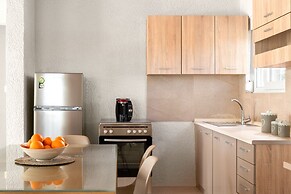 House of Paradise in front of the golf court-sea