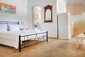 House of Paradise in front of the golf court-sea