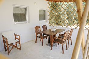 House of Paradise in front of the golf court-sea