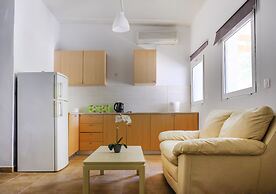 House of Paradise in front of the golf court-sea