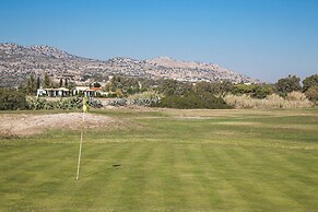 House of Paradise in front of the golf court-sea