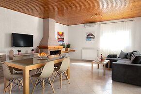 House of Paradise in front of the golf court-sea