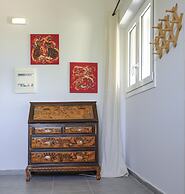 House of Paradise in front of the golf court-sea