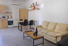 House of Paradise in front of the golf court-sea