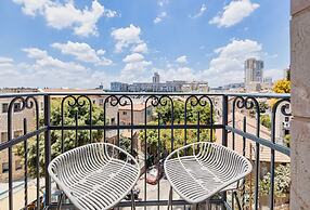 Villa Albi - Machne Yehuda Hotel