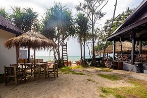 Harry's Sunset Klong Nin Beach