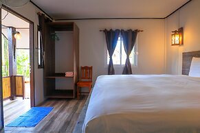 Harry's Sunset Klong Nin Beach