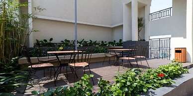 Deluxe Apartment with City Central View