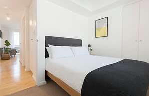 Deluxe Apartment with City Central View