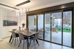 Dov Garden apartment with private pool