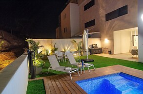 Dov Garden apartment with private pool