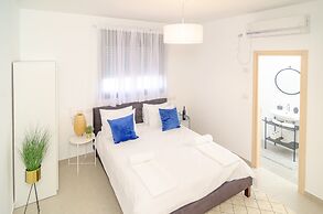 Dov Garden apartment with private pool