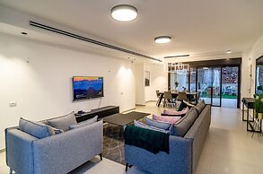 Dov Garden apartment with private pool
