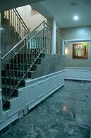 Queensgate Continental Hotel and Suites