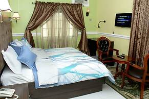 Queensgate Continental Hotel and Suites