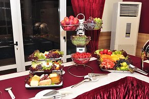 Queensgate Continental Hotel and Suites