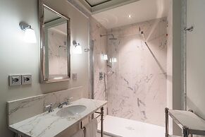 Room Mate Collection Gran Filippo, Rome-Fontana di Trevi