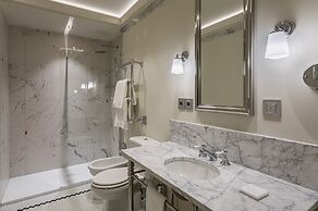 Room Mate Collection Gran Filippo, Rome-Fontana di Trevi