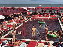 Beach Club Odessa Hotel