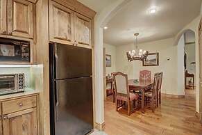 Cozy & Central Arrowhead Ge Townhome 2 Bedroom Condo by RedAwning