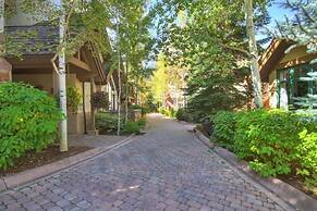 Cozy & Central Arrowhead Ge Townhome 2 Bedroom Condo by RedAwning