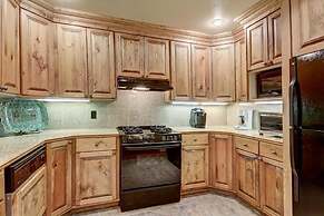 Cozy & Central Arrowhead Ge Townhome 2 Bedroom Condo by RedAwning