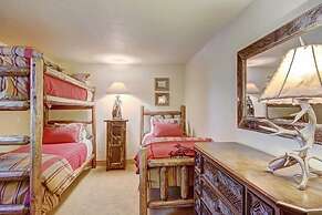 Cozy & Central Arrowhead Ge Townhome 2 Bedroom Condo by RedAwning