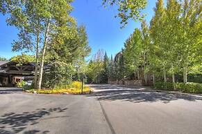 Cozy & Central Arrowhead Ge Townhome 2 Bedroom Condo by RedAwning