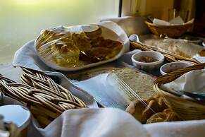 Los Robles Apart Hotel